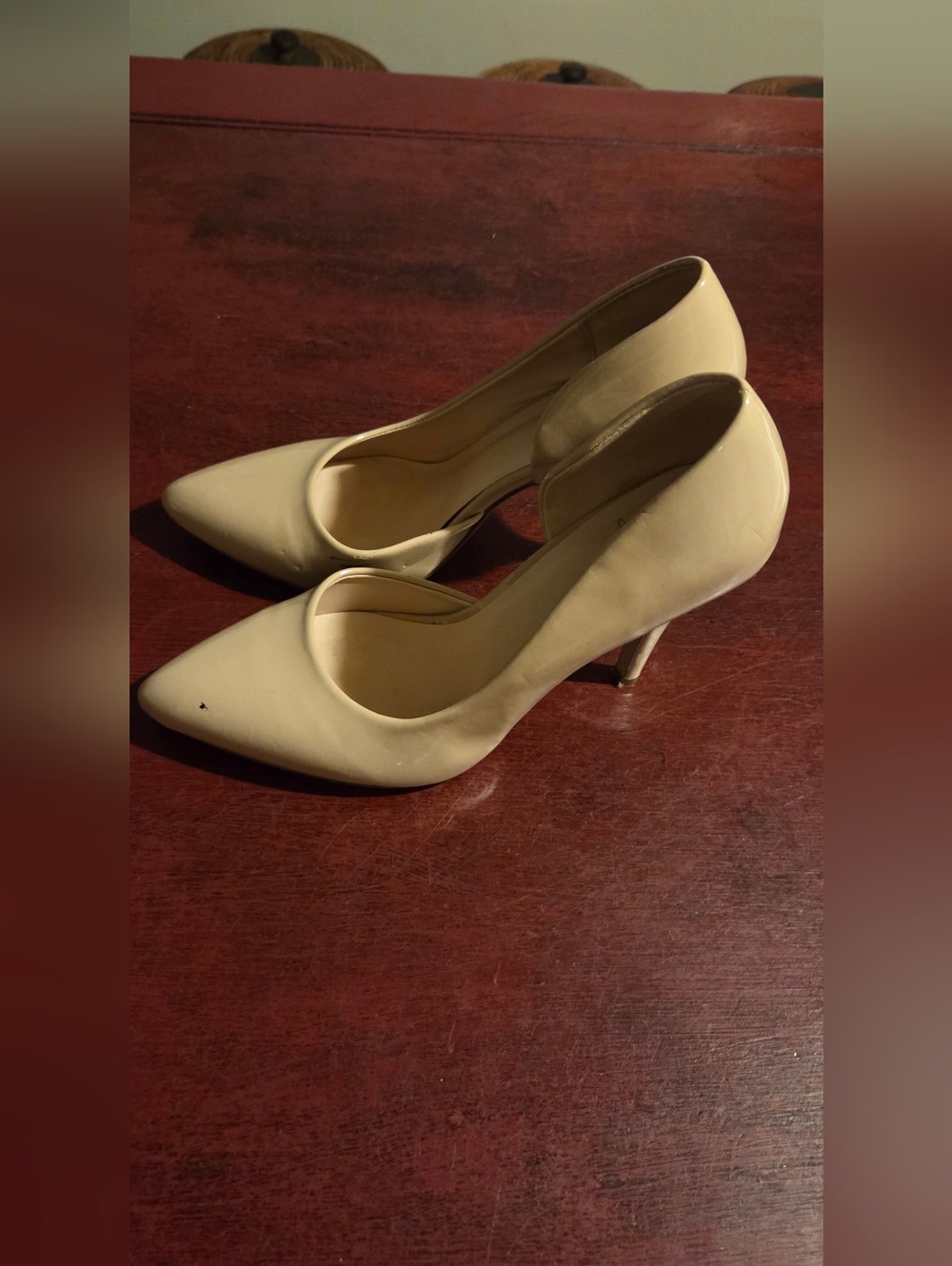 Classic Women's Cream Pointed-Toe Heels Size 8.5